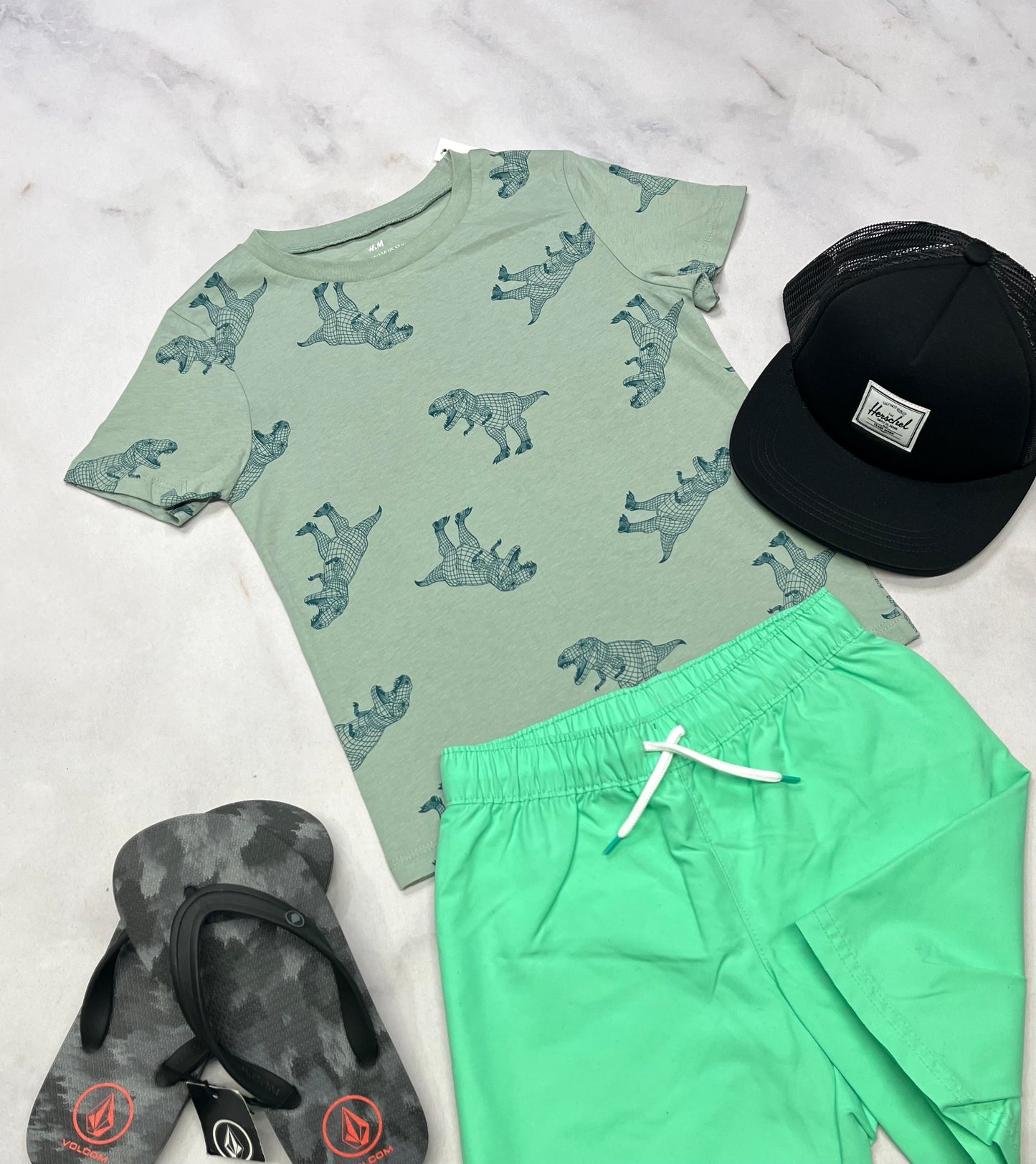 🌿 T-Shirt : Dino vert 5 ans neuf !