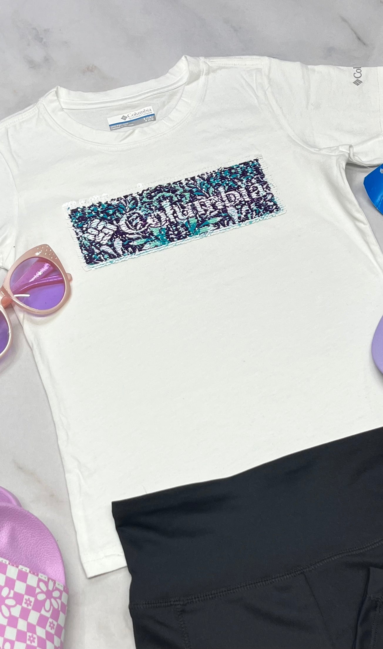 🩵 Manche courte : Columbia ( paillettes réversible ) .Fait 7 ans fille neuf !