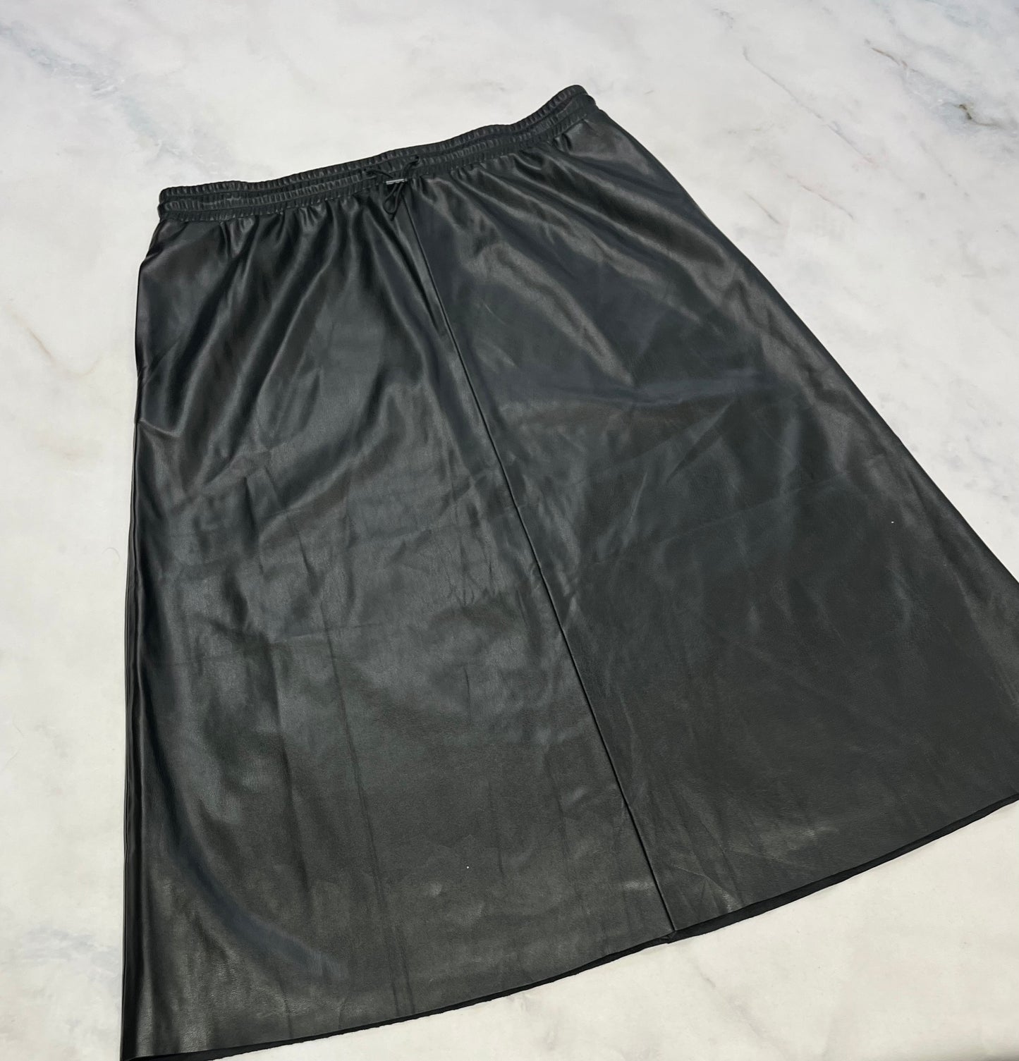 ..Simmons jupe : effet look cuir mou confo . L/ femme coup ample comme neuve .