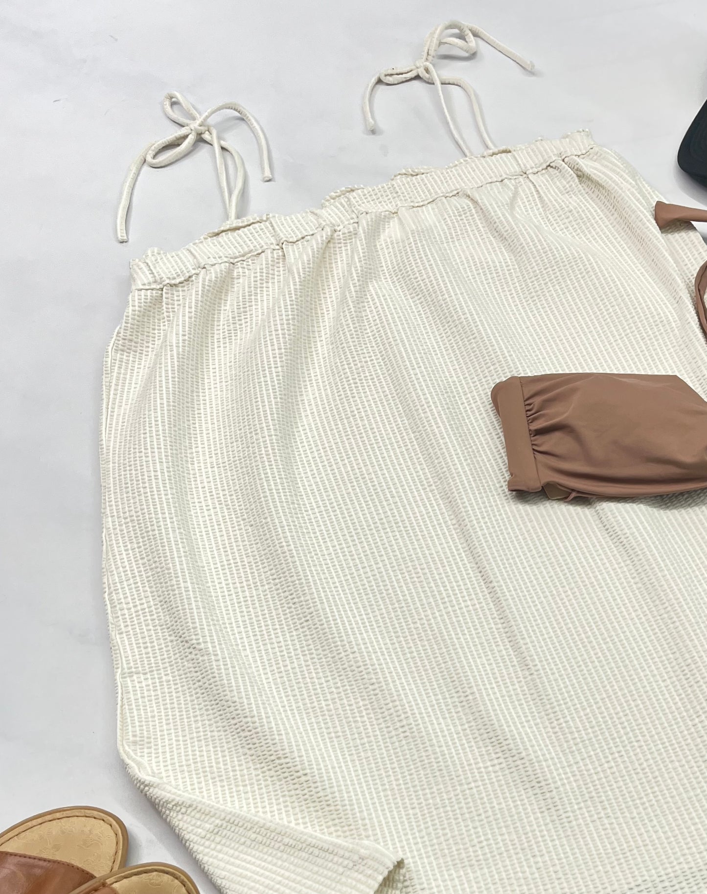 🌴 Robe : cache maillot rayé crème ajustable aux épaules. Stretch de partout . Qualité ++ M/ ample ( peu faire large femme ) neuf !
