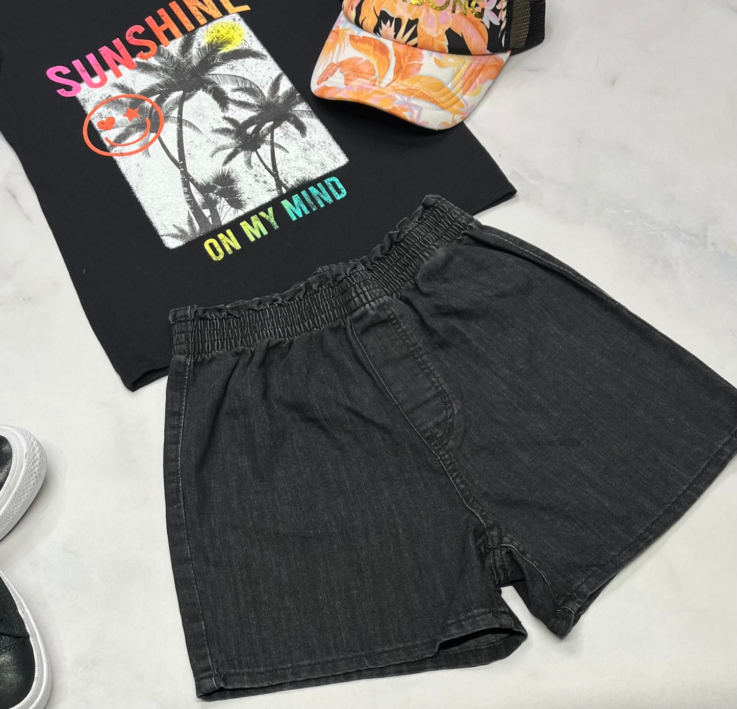 ☀️ Short : jeans taille haute . Souple confo avec la taille élastique . 7-8 ans fille neuve .
