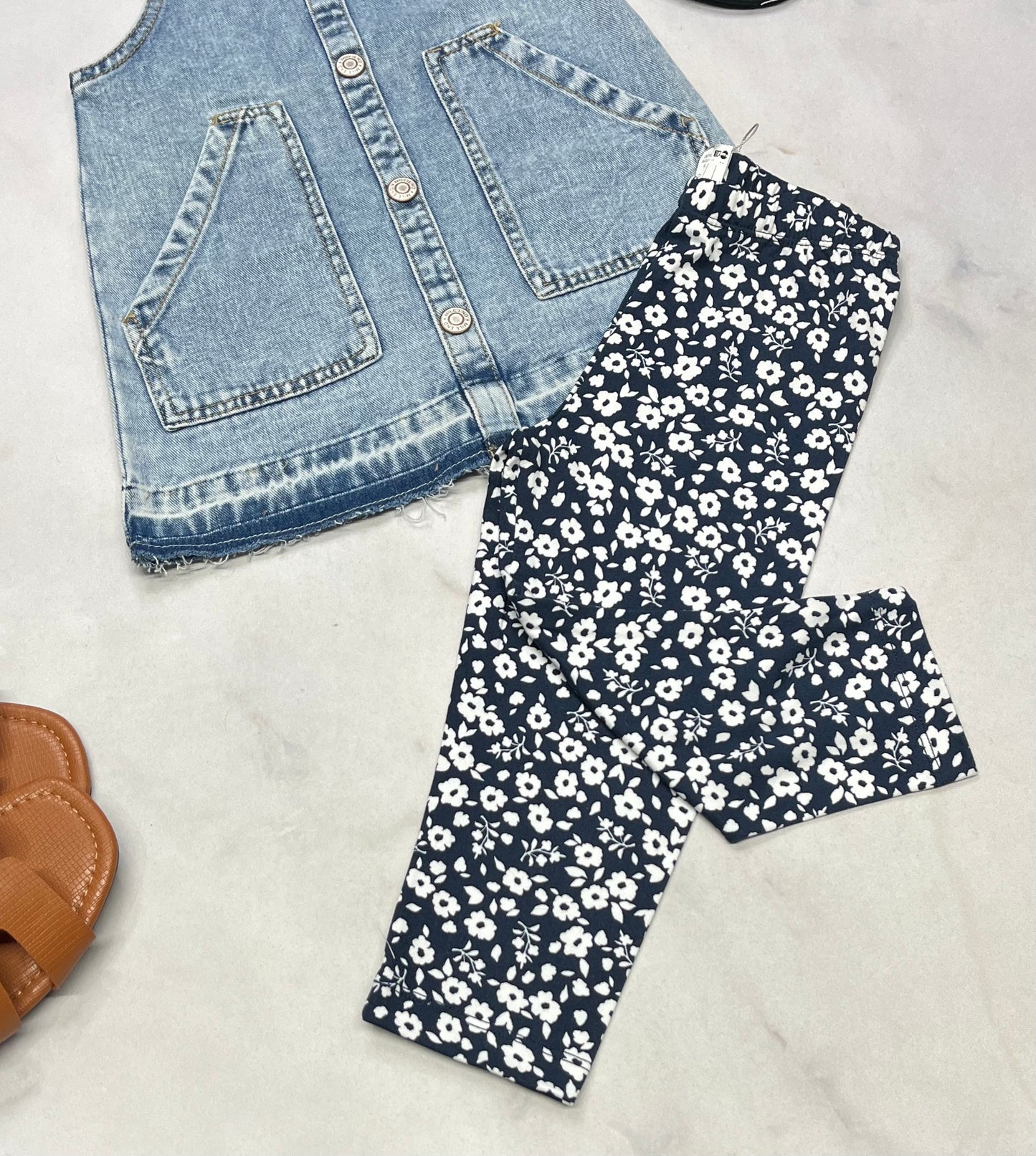 🦋 Legging 3 quart : fleurie 5 ans fille neuf ! En beau tissu soft stretch .