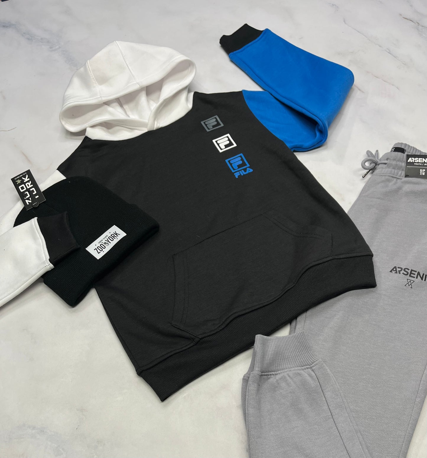 ❄️ Cagoule Fila en ouaté douce à l’intérieur 8(7-8 ans ) neuve .