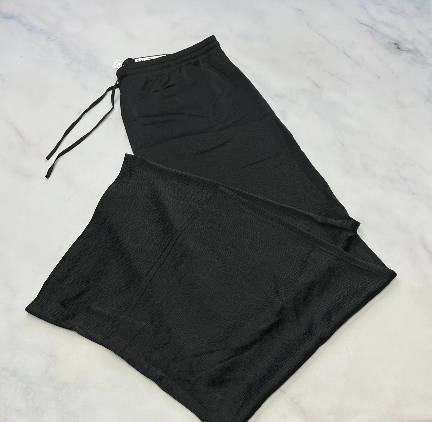 Penn . Pantalon paladzo : jambe large tissu fluide taille élastique . Coupe confo . Taille haute . L-Xl-Xxl femme .