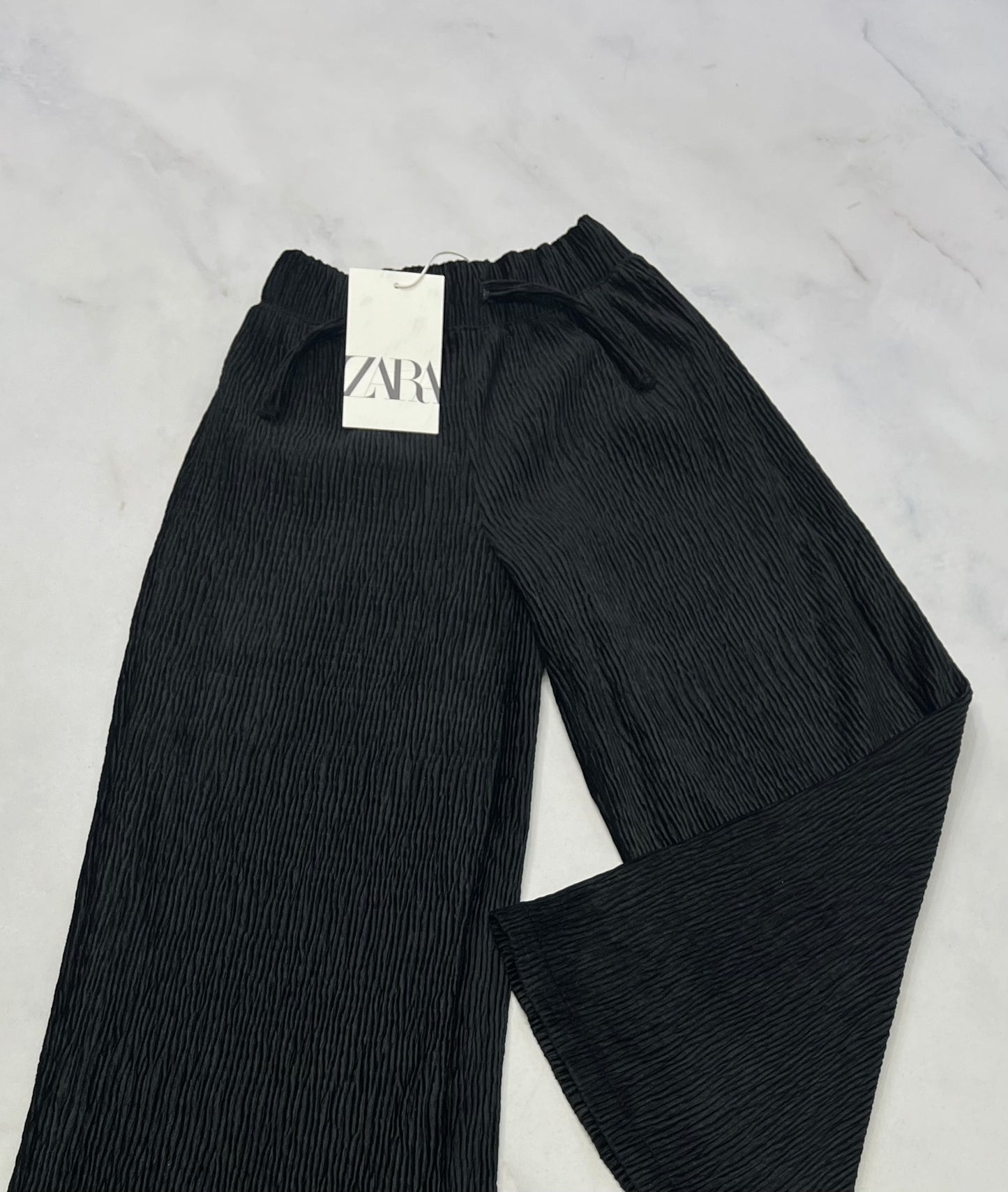 Pantalon ZARA: style velour doux texturé neuf ! 6(5-6 ans ) fille neuf ! Noir .
