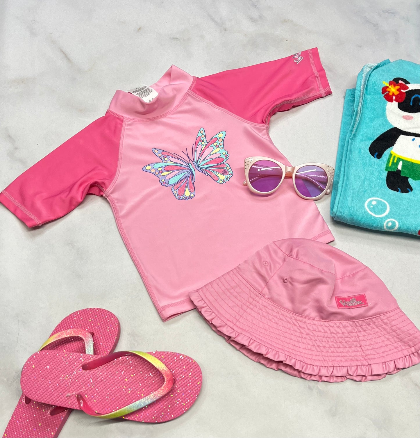 💦 Duo neuf ! Chandail maillot et chapeau UV skinz réversible . Fait 4 ans .