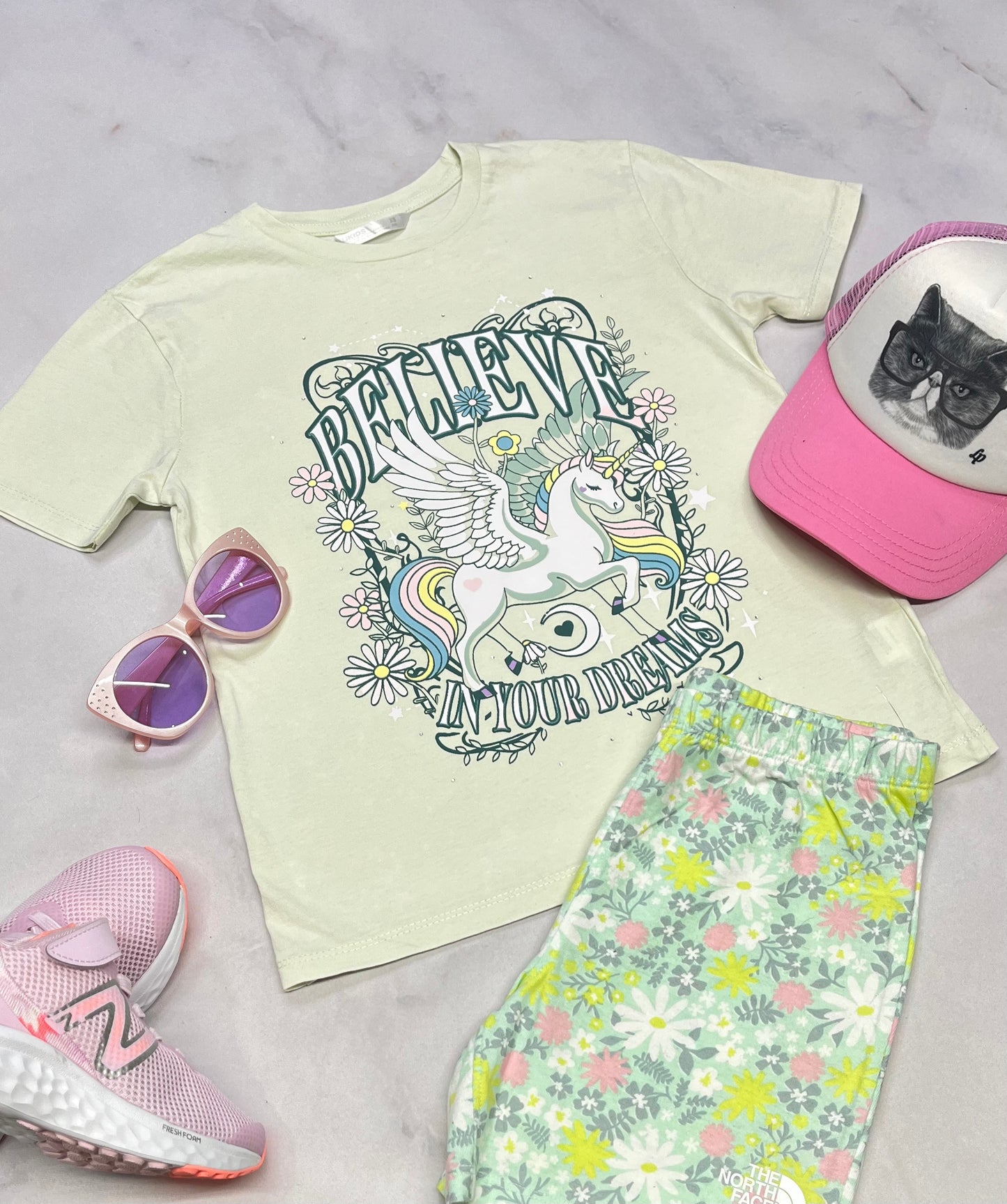 đż T-Shirt : (vert cĂ©leri pĂąle) . 6 ans fille relax fit tendance neuf !