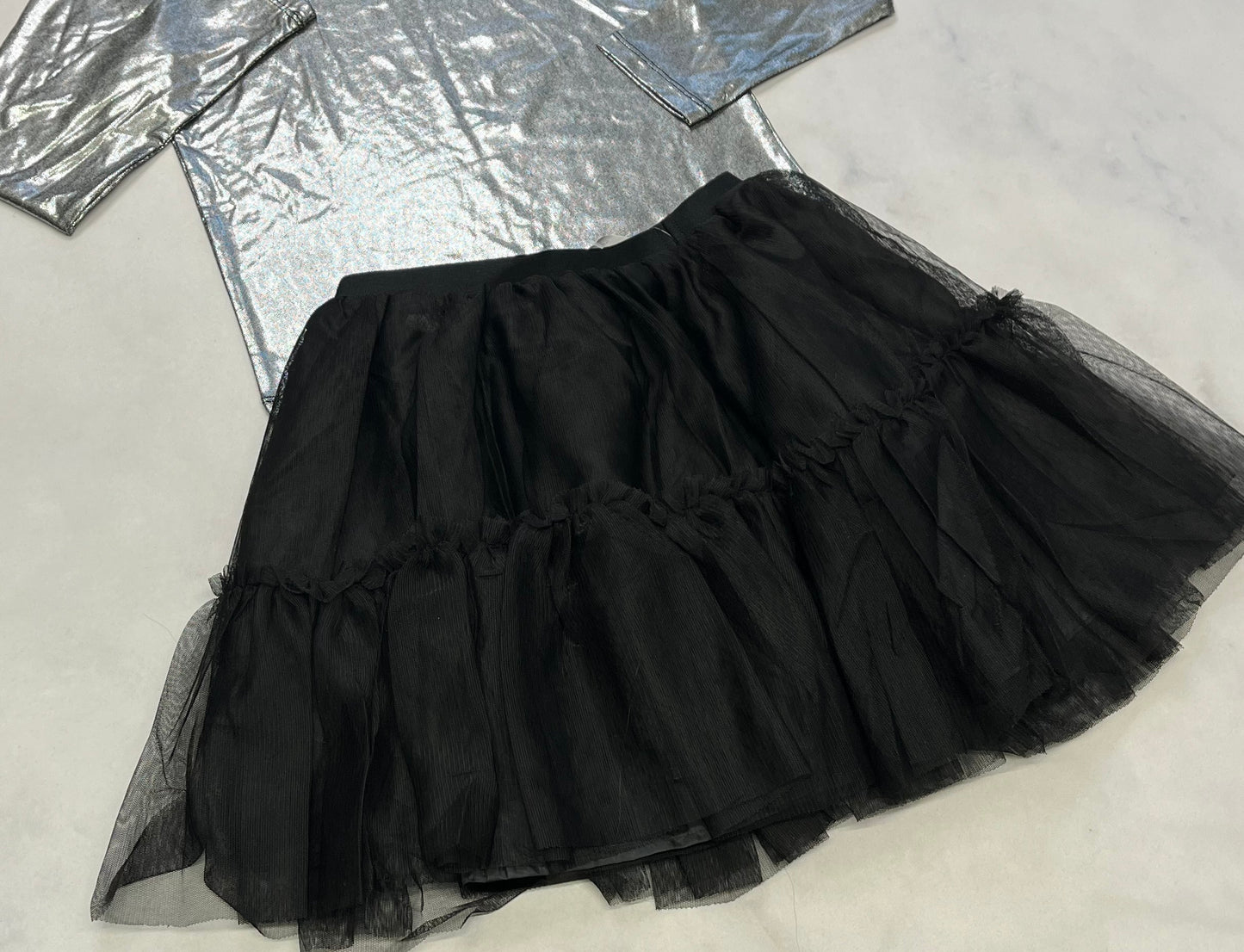 Duo fait 6 ans neuf ! Mile end haut argenté stretch mou confo fait 6 ans neuf ! + Jupe neuve fait 6 ans .