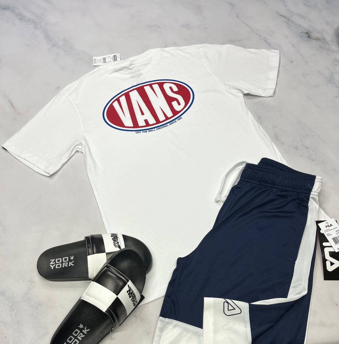 ☀️ T-Shirt : VANS 14-16( peu faire ) 16 ans garçon neuf. Beau logo au dos .