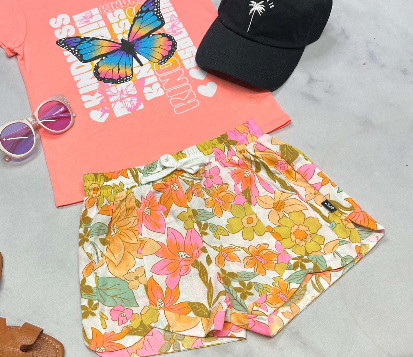 😍 Short : Surface fleurie superbe ! 8 ans fille neuf !