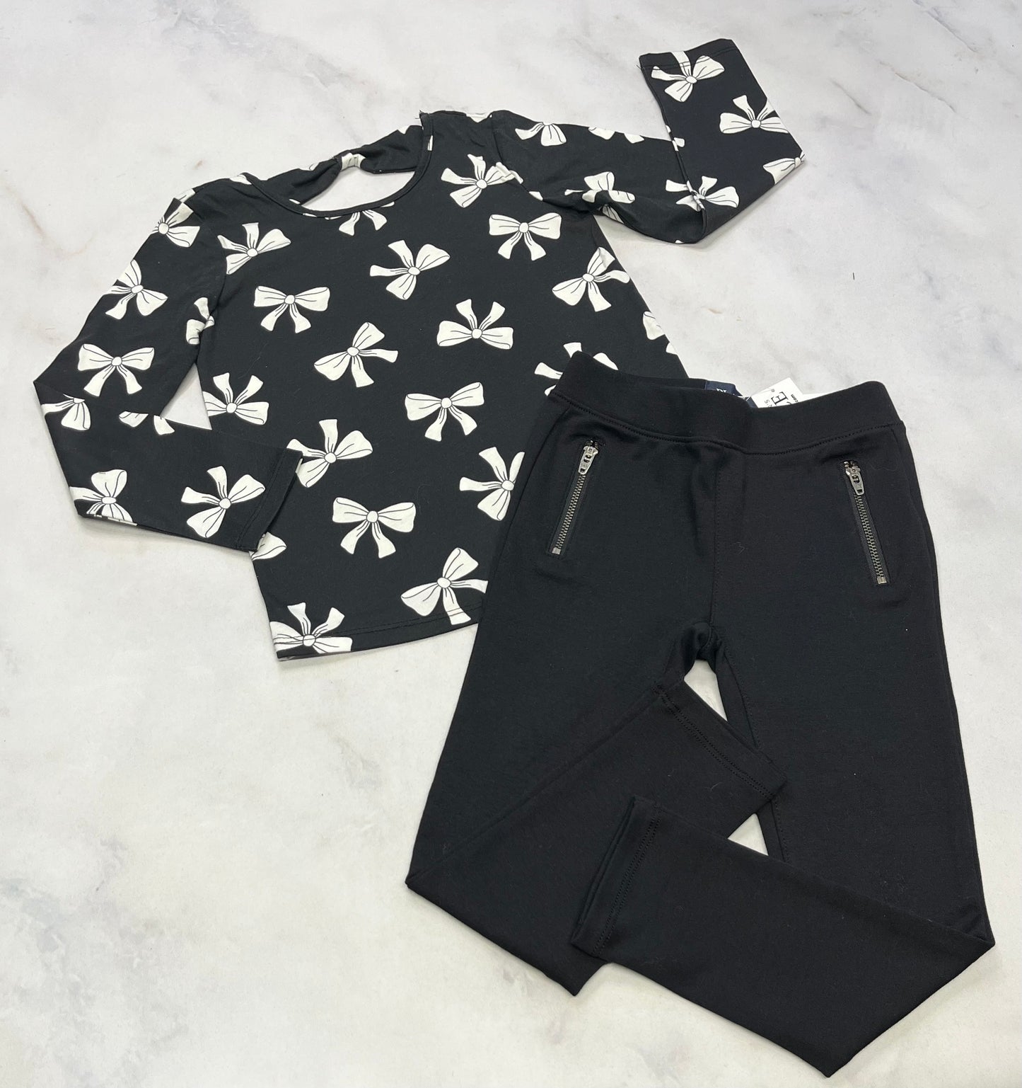 Duo 5 ans neuf ! Haut boucle 5 ans + skinny Jeg. 5 ans mou neuf ! Zip aux poches .