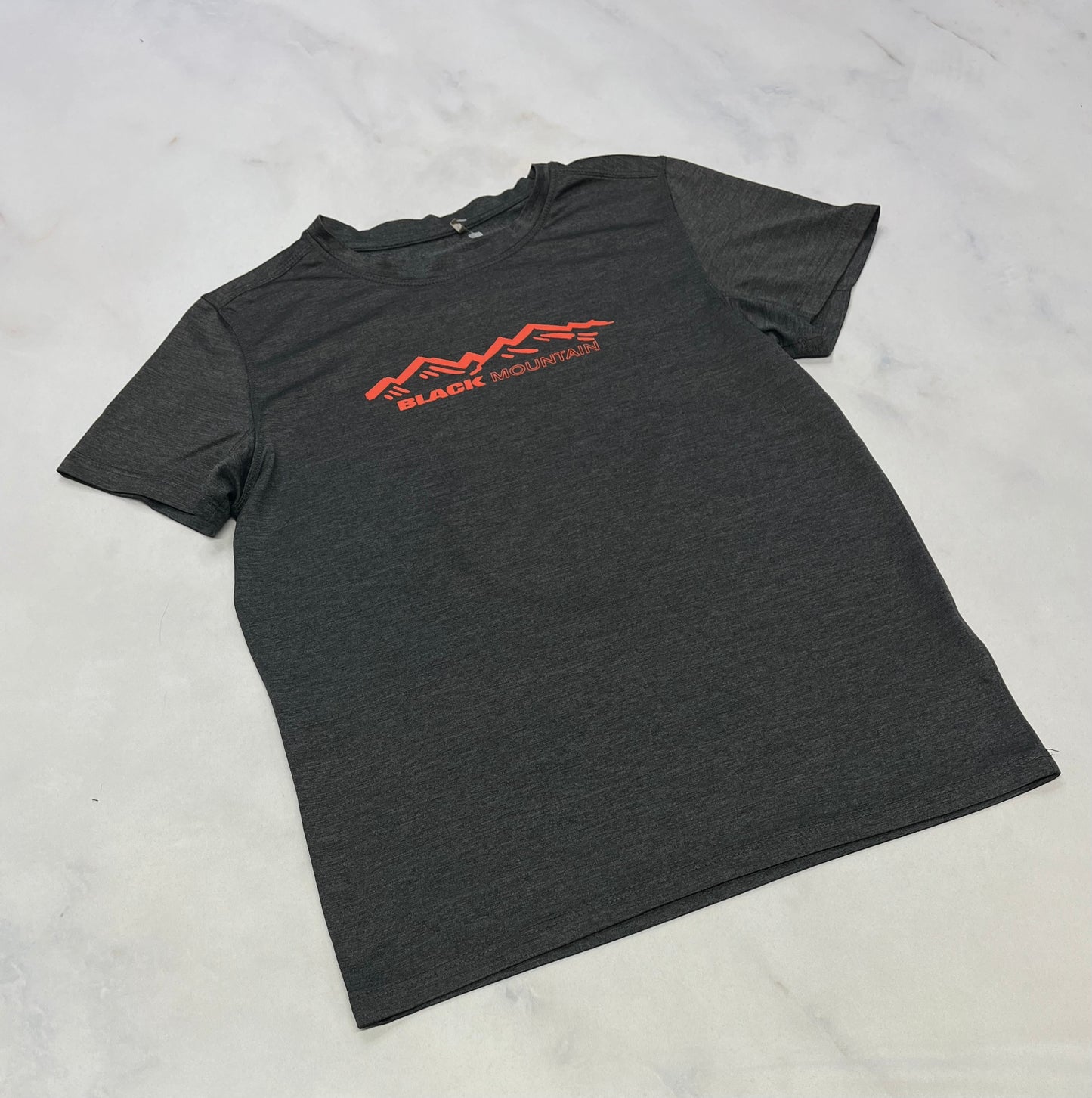 Solde !! T-Shirt- Black Mou tain tissu sport fait 7 ans ( ombrage flou.