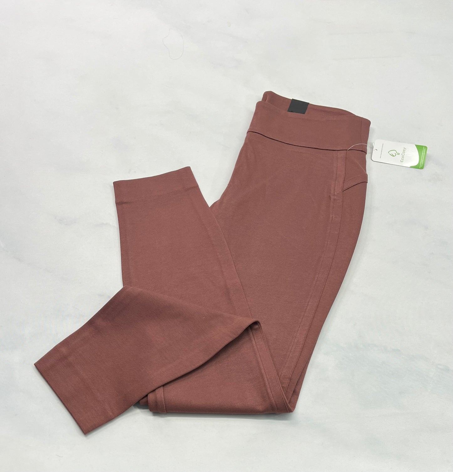 ..Jegging stretch : Couleur vieux rose . S’enfile comme une leg. Fait médium femme neuf! fait M/ femme .