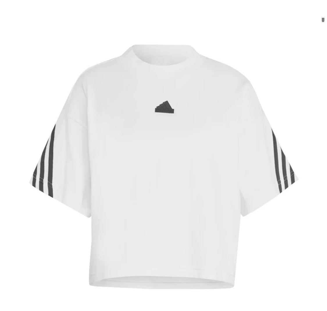 ☀️ Manche courte : Adidas M/ femme look ample tendance neuf ! ( mi hanche) .Les 3 rayures noir se poursuivent dans le haut du dos . Superbe .