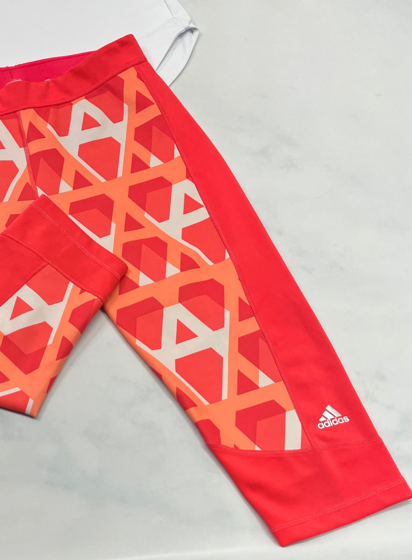 😍 Capri corail Adidas : L/femme (10-12 ans ) stretch femme tissu de sport. Comme neuf !