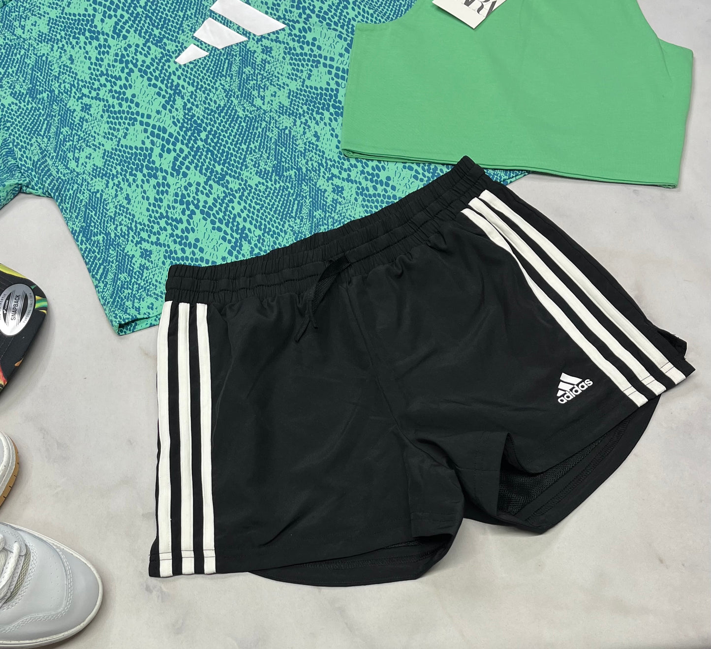 🌴 Short Adidas : noir en tissu de sport filet intérieur 10-12 ans fille confo neuve !