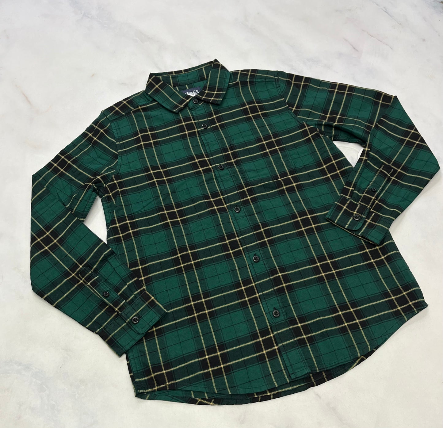 Chemise douce : Place 10-12 ans garçon neuve .