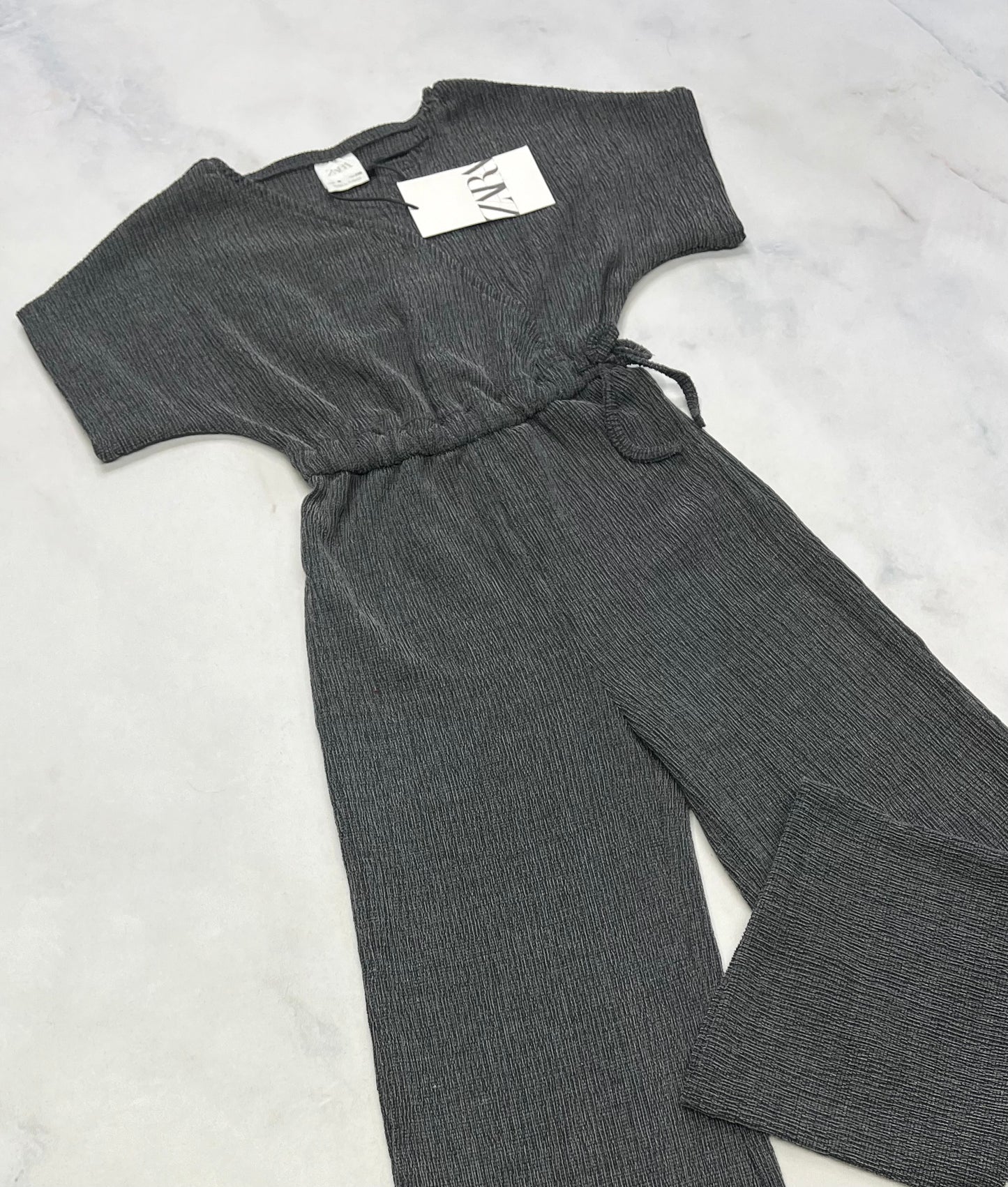 ZARA : 1 pièce 6 (5-6 ans ) neuf ! Jambe large tendance .