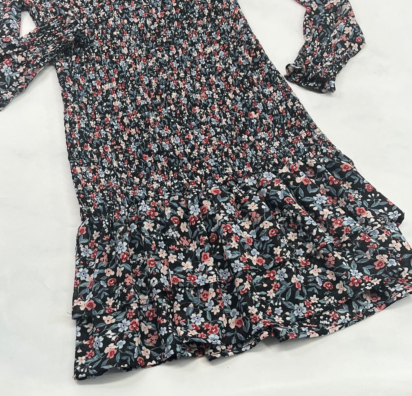 Dynamite: Robe incroyable fait S/ femme comme neuve . Poignet et corps en nid d’abeille stretch de partout . Zip en haut du dos .