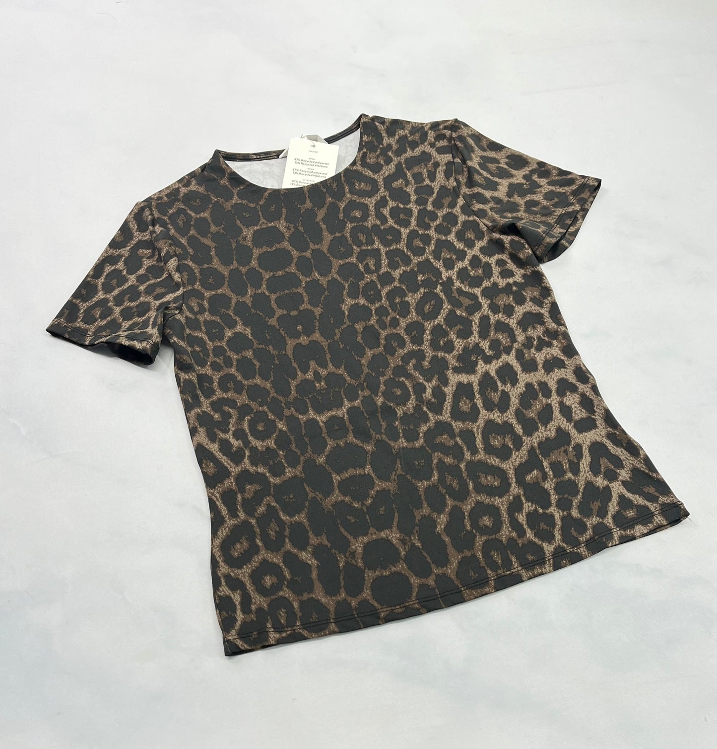 Manche courte : beau tissu qui se décolore pas / stretch fait S/ fit stretch 2-3 ans .