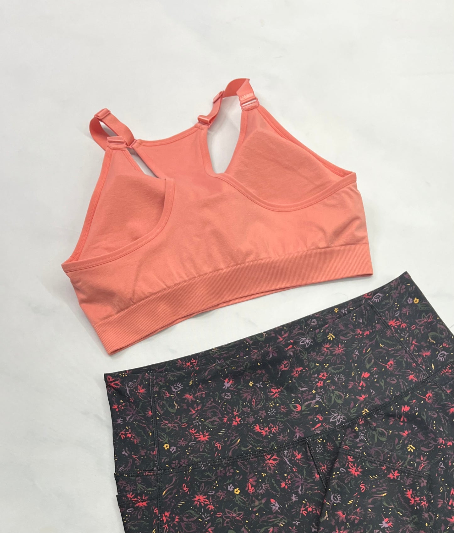 😍 PUMA : top sport corail fait L/ femme neuf ! Bretelles ajustable . Pad amovible .