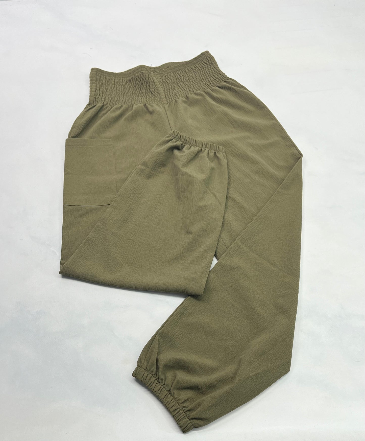 SHEIN : kaki taille haute stretch tissu qui ne décolore pas . 3( 3-4 ans femme ) neuf !