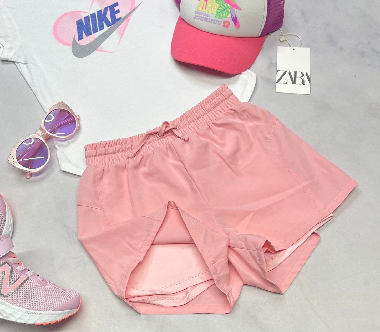 🌸 Short : avec cuissard intégré en tissu de sport stretch + 6x fille neuve .