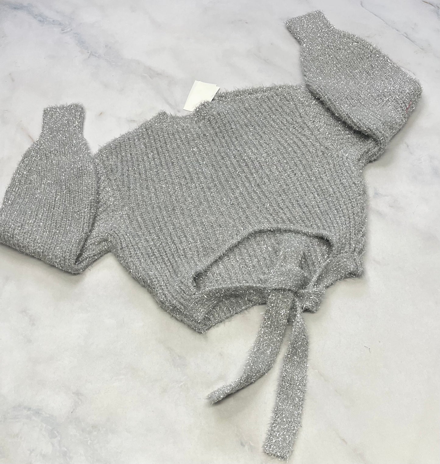 Tricot : gris argenté brillant . Look manche ballon écourté . Avec ceinture d’ajustement au dos ou devant . Fait XS/ femme stretch / neuf !