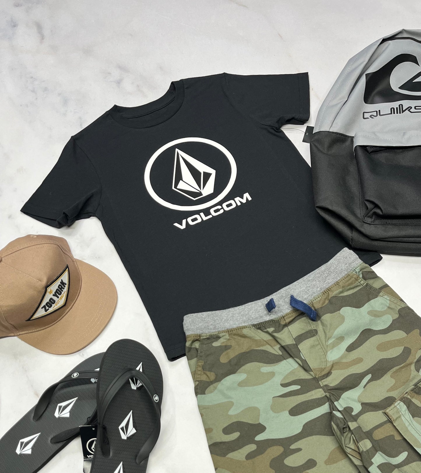 🌵 Solde , t-Shirt : Volcom neuf mais ombrage ultra flou d’impression . 6 ans garçon .