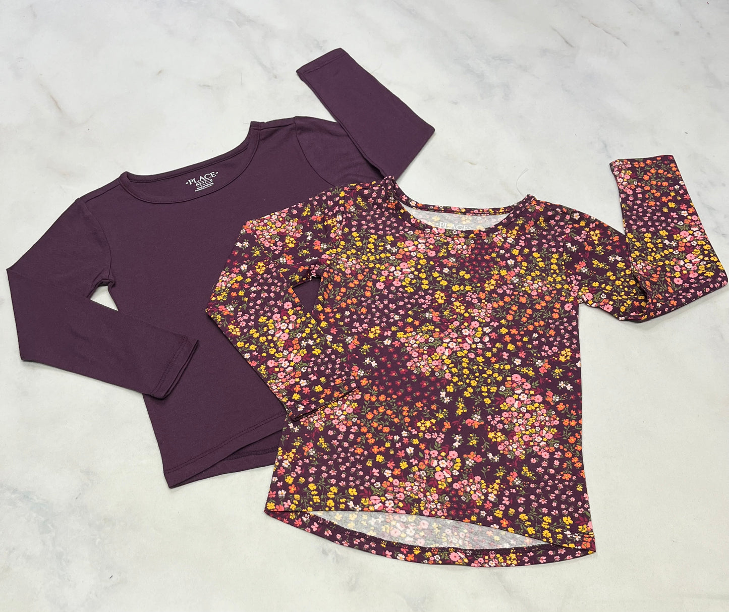 Duo : neuf ! 4 ans . Manche courte prune uni + Manche courte fleurit .