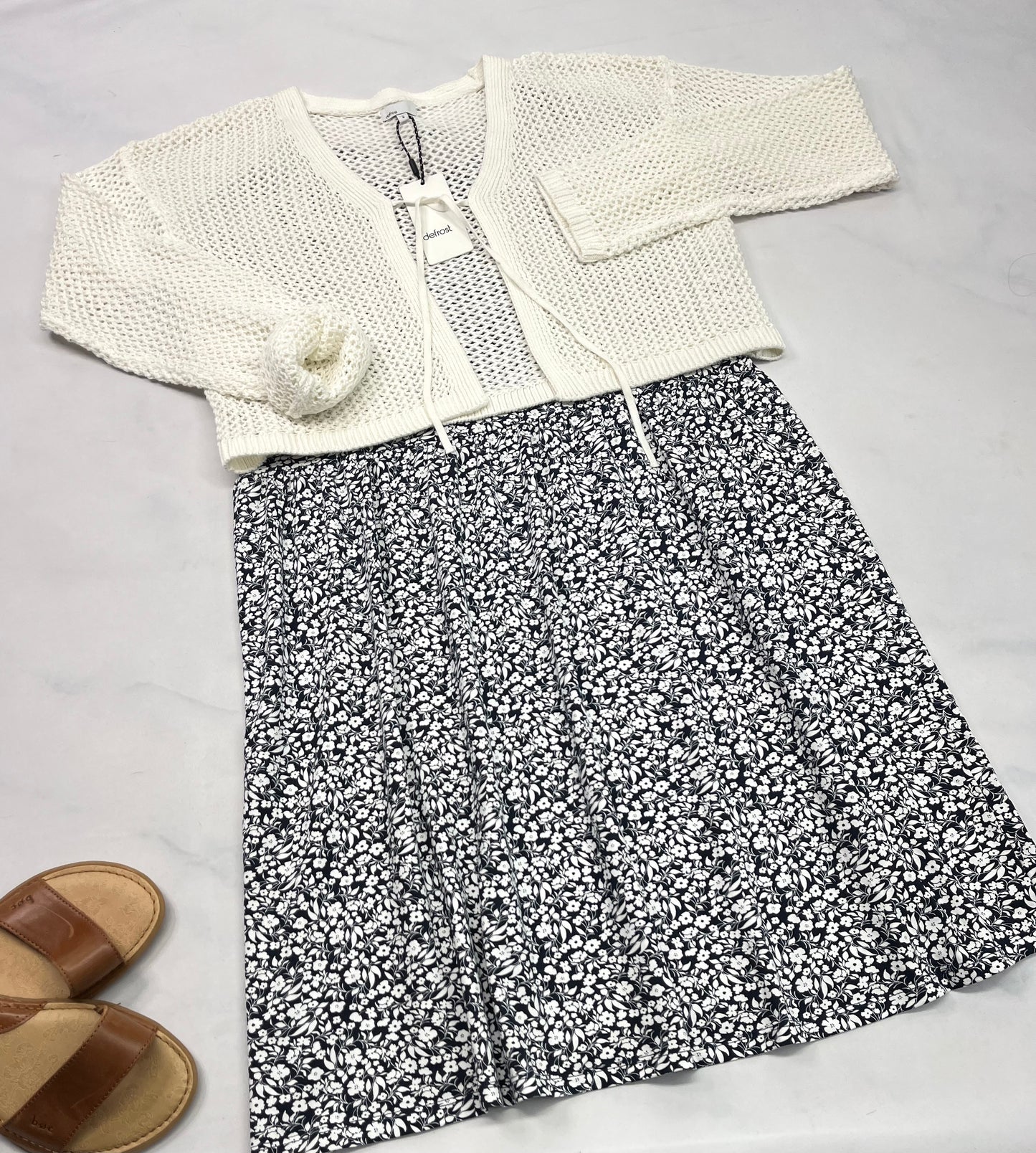 🌿 Robe fleurit : Marine et blanc. Tag small look over size ( fait médium coupe confo) femme neuve !
