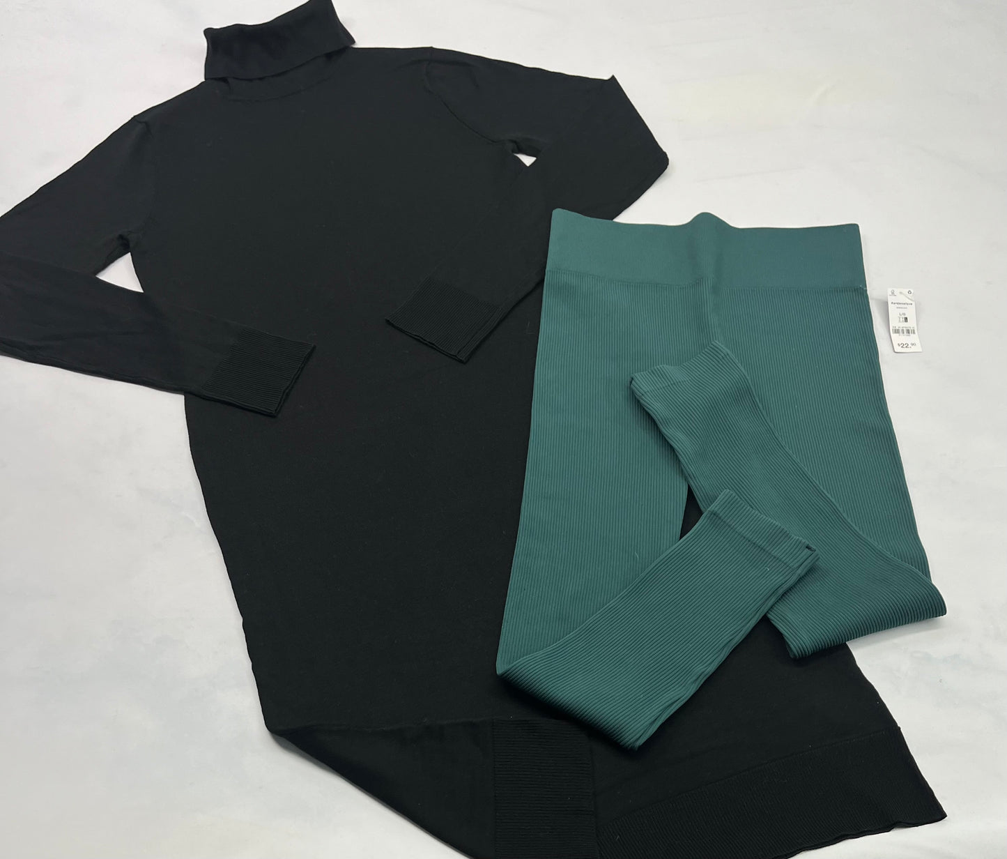 Duo neuf! Robe : en tricot fin longueur 3quart : M/ femme Tag + leg.rib vert fait M/ femme neuf!