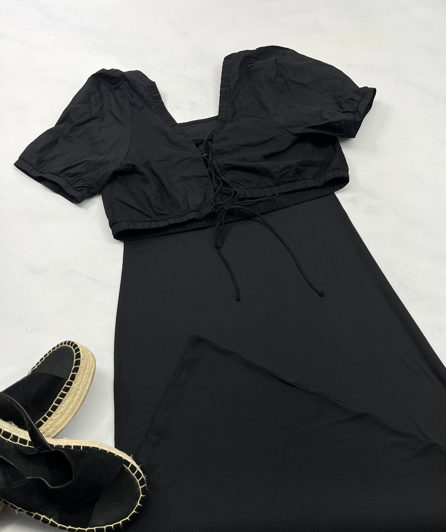 🌿 Haut : noir écourté lacé ajustable au dos . Super pratique pour mettre en superposition. L et XL femme.