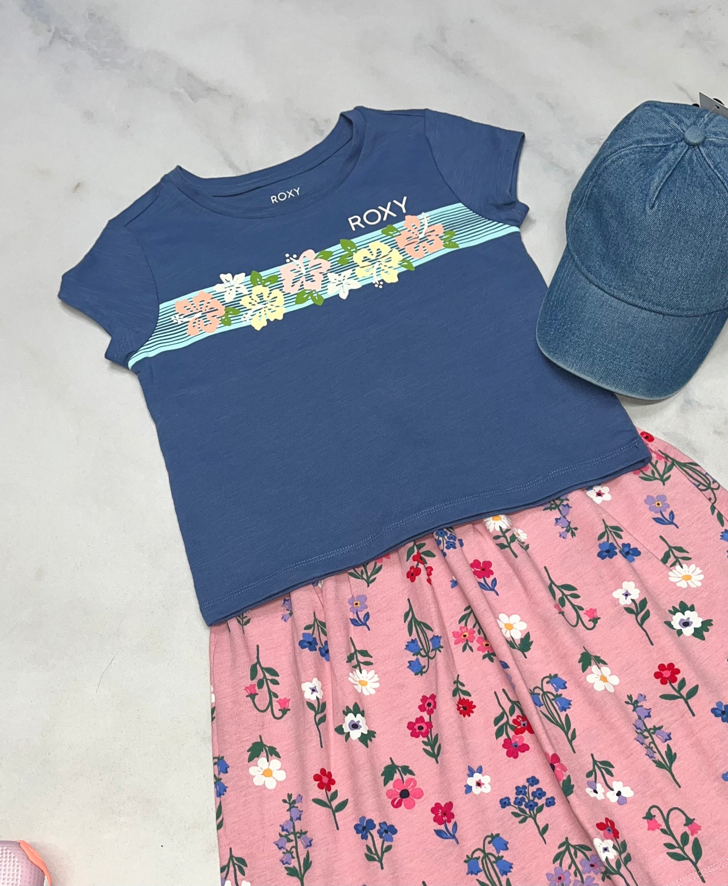 🌸 ROXY : manche courte neuf fait 5 ans fille look écourté superbe mis en superposition .