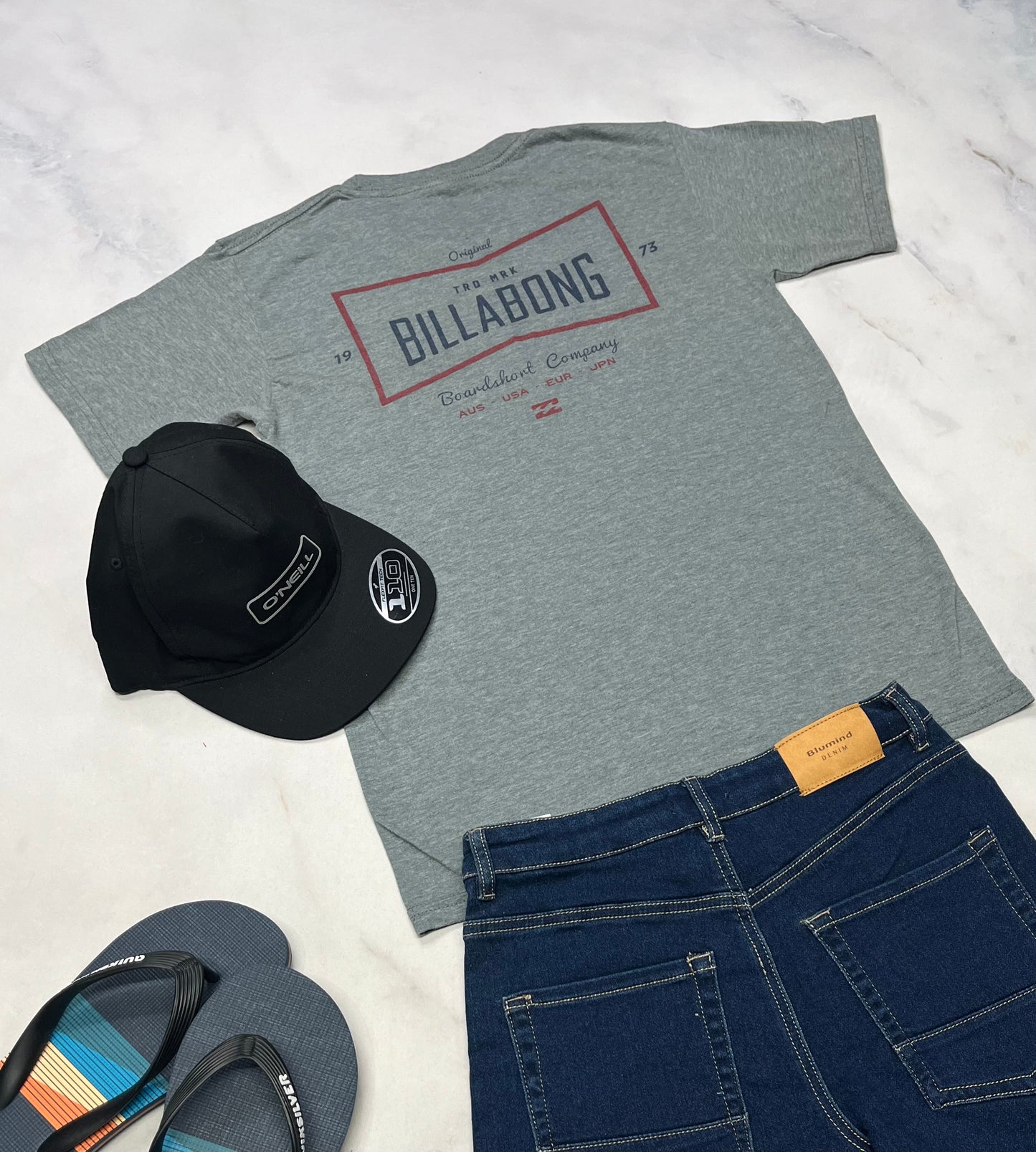 🛹 T-Shirt : Billabong super état soft fait 12-13 ans garçon . Beau logo au dos .