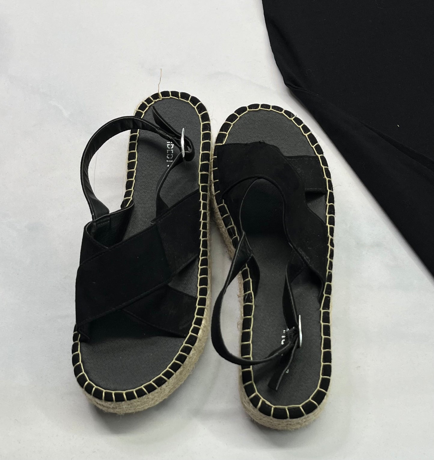 💕 Sandale plate-forme : Gr:10’femme neuve ! Ajustable à la cheville. Superbeee neuve !