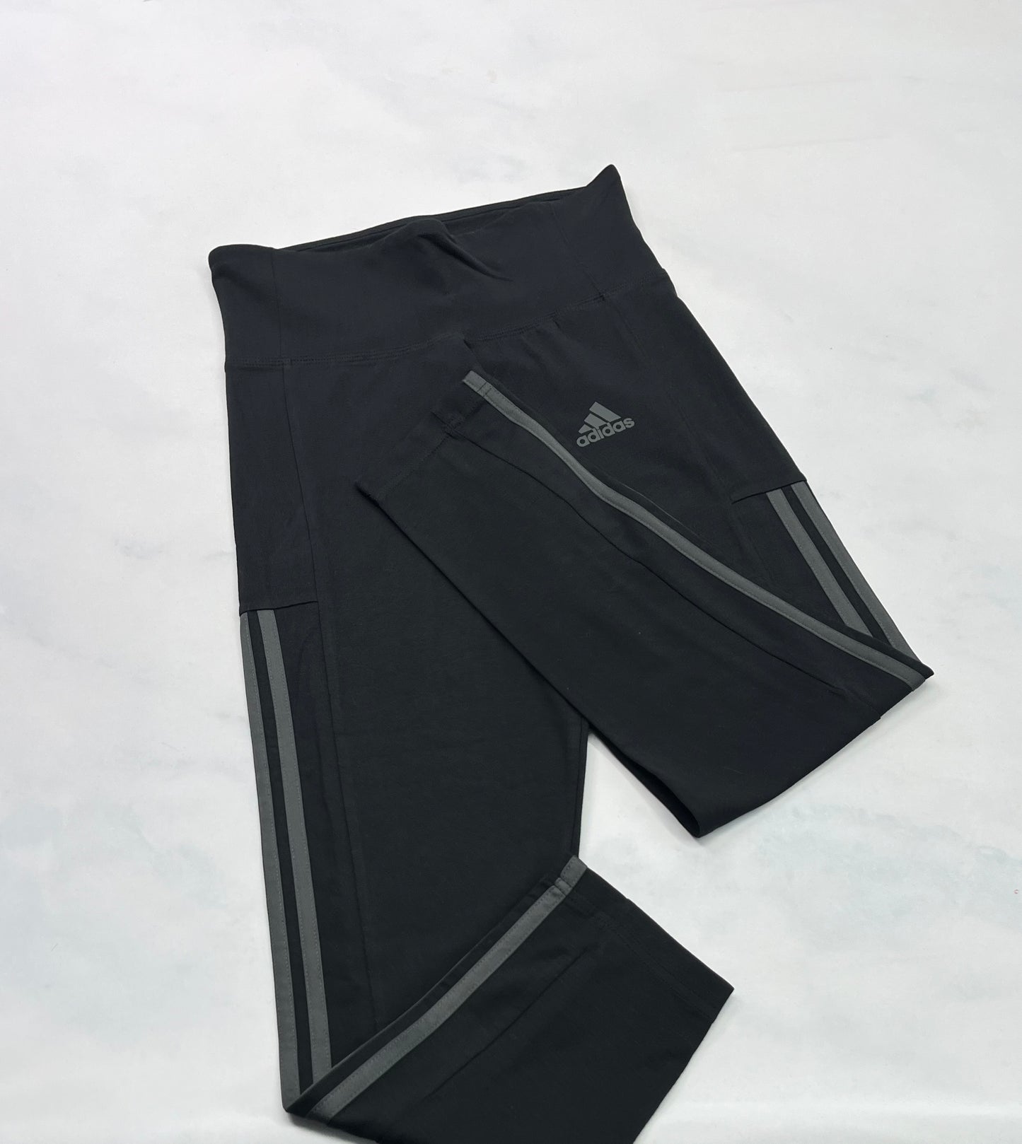 Adidas : Leg. noir S-M fit femme .