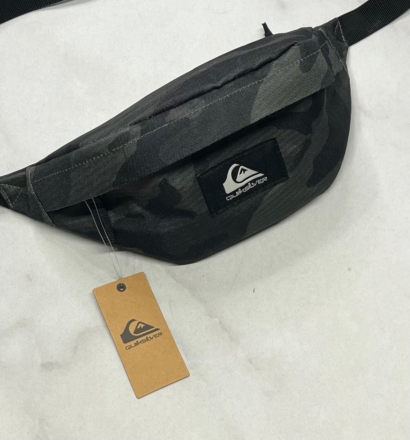 Quiksilver : Sac ajustable ( pochette avec 2 fermoirs). Neuf !