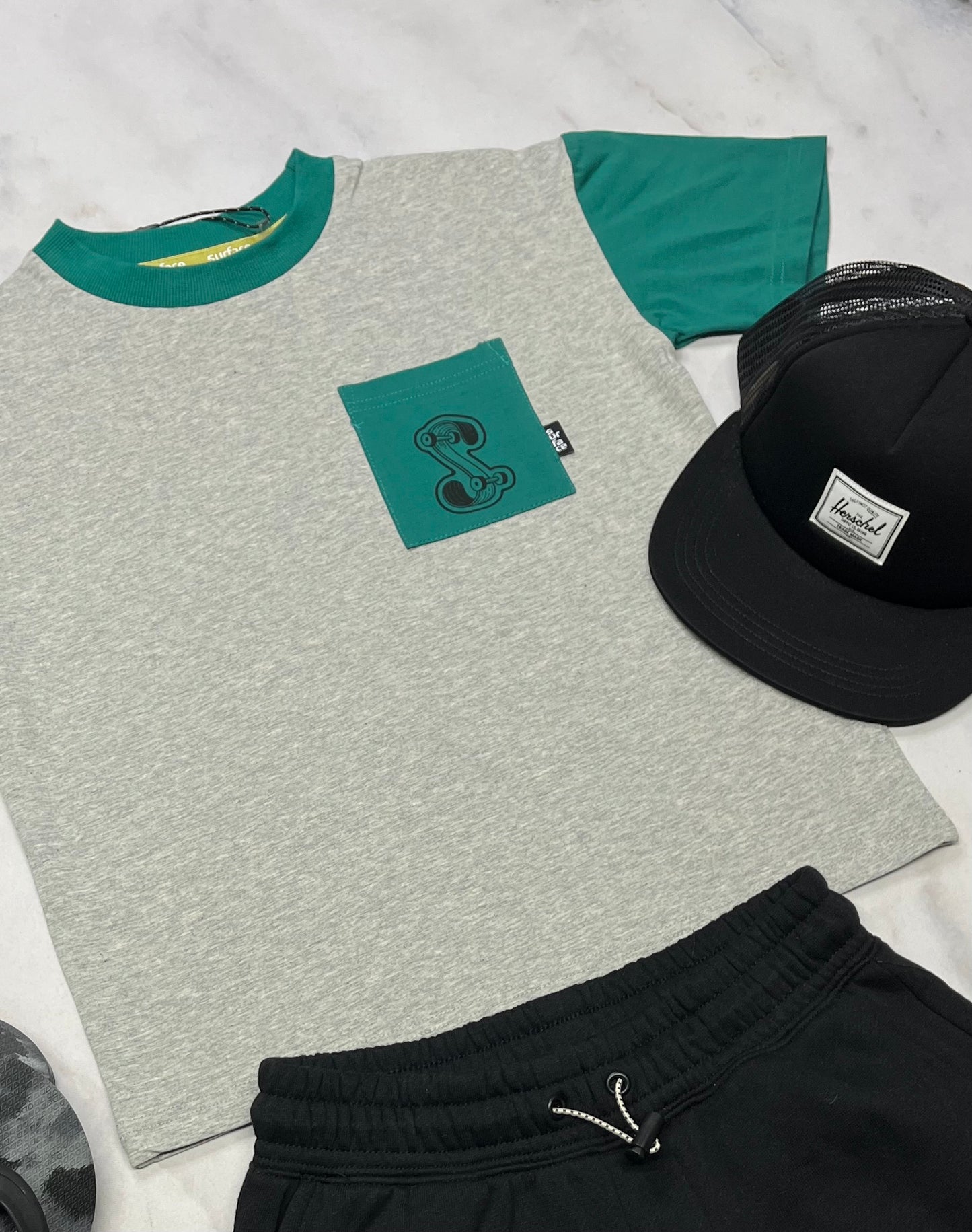 🛹T-Shirt / Surface : Skate 6 ans garçon look relax fit tendance . Beau coton stretch neuf !!