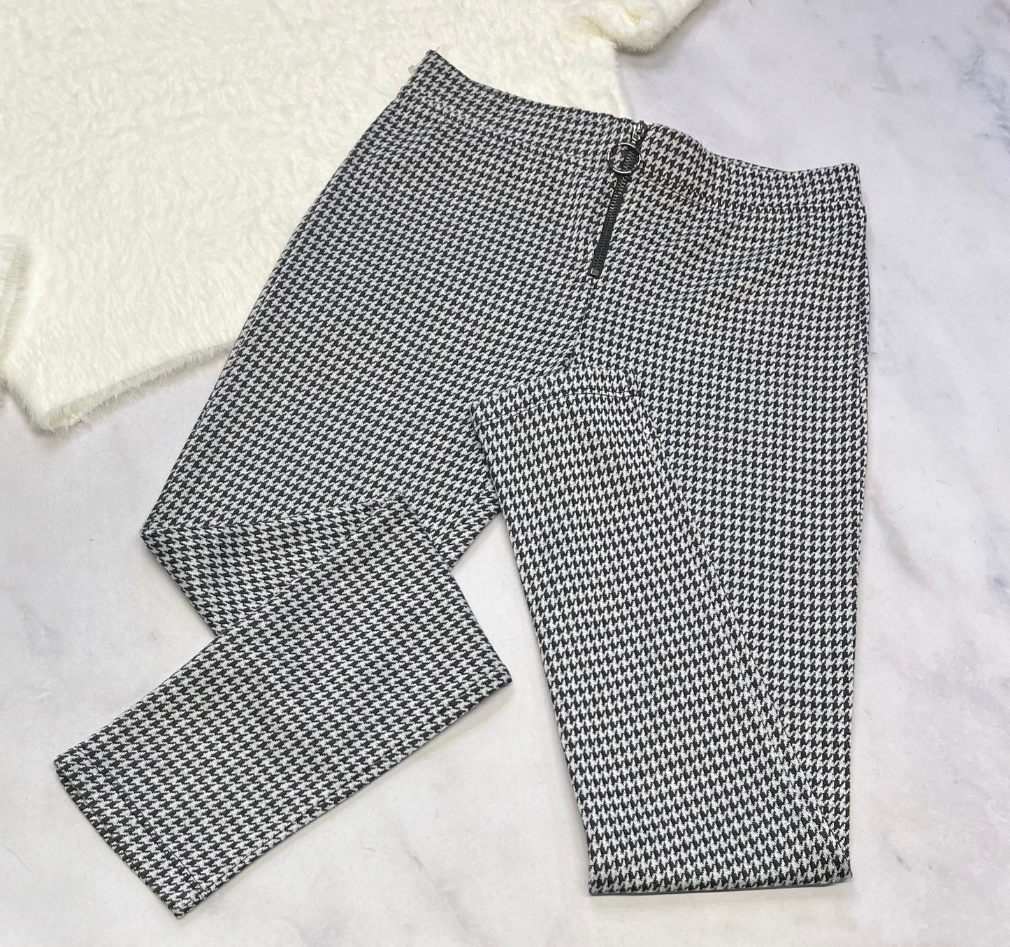 Duo : Tricot crème AKA neuf! Hyper doux et stretch 14 ans fille confo + Skinny doux mou On s’en fout des garçons 14 ans ajustable comme neuf!