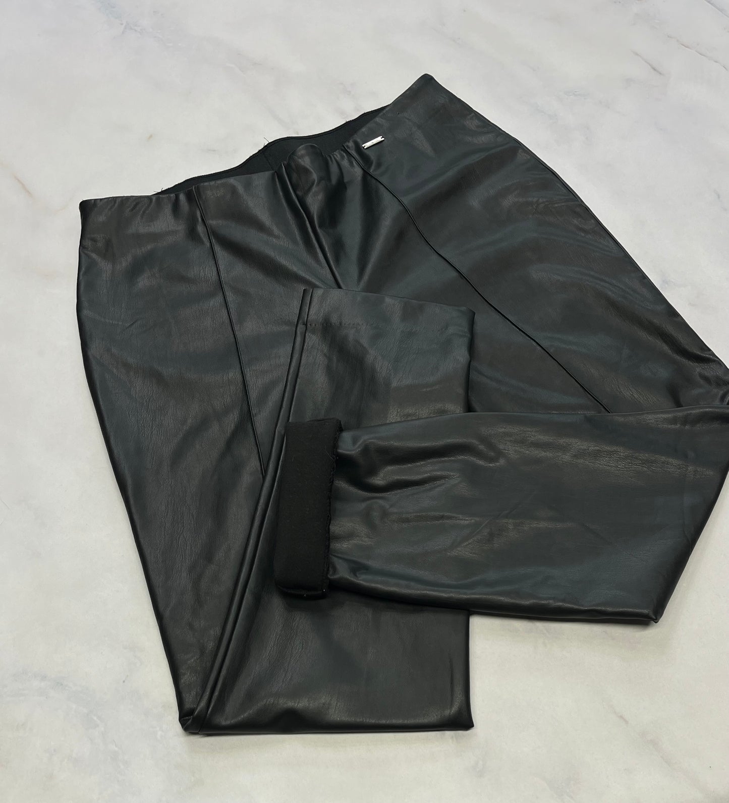 Skinny effet cuir : stretch de partout , micro polar int. État neuf ! Pas fait long si tu es petite super ! L fit ( M-L) 10-12 ans .