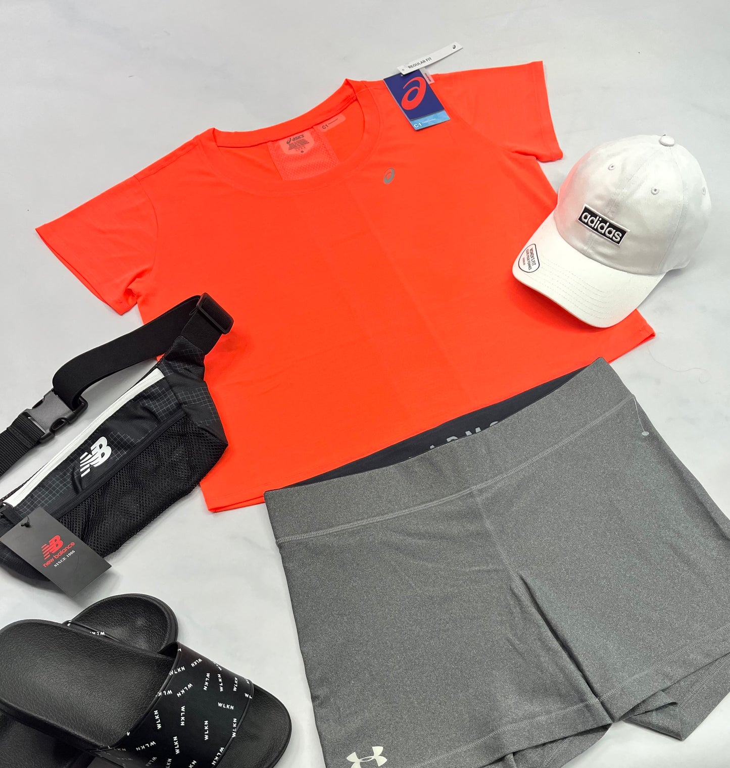 ☀️ Manche courte : ASICS corail néon en tissu de sport léger . L/ femme look écourté neuf !