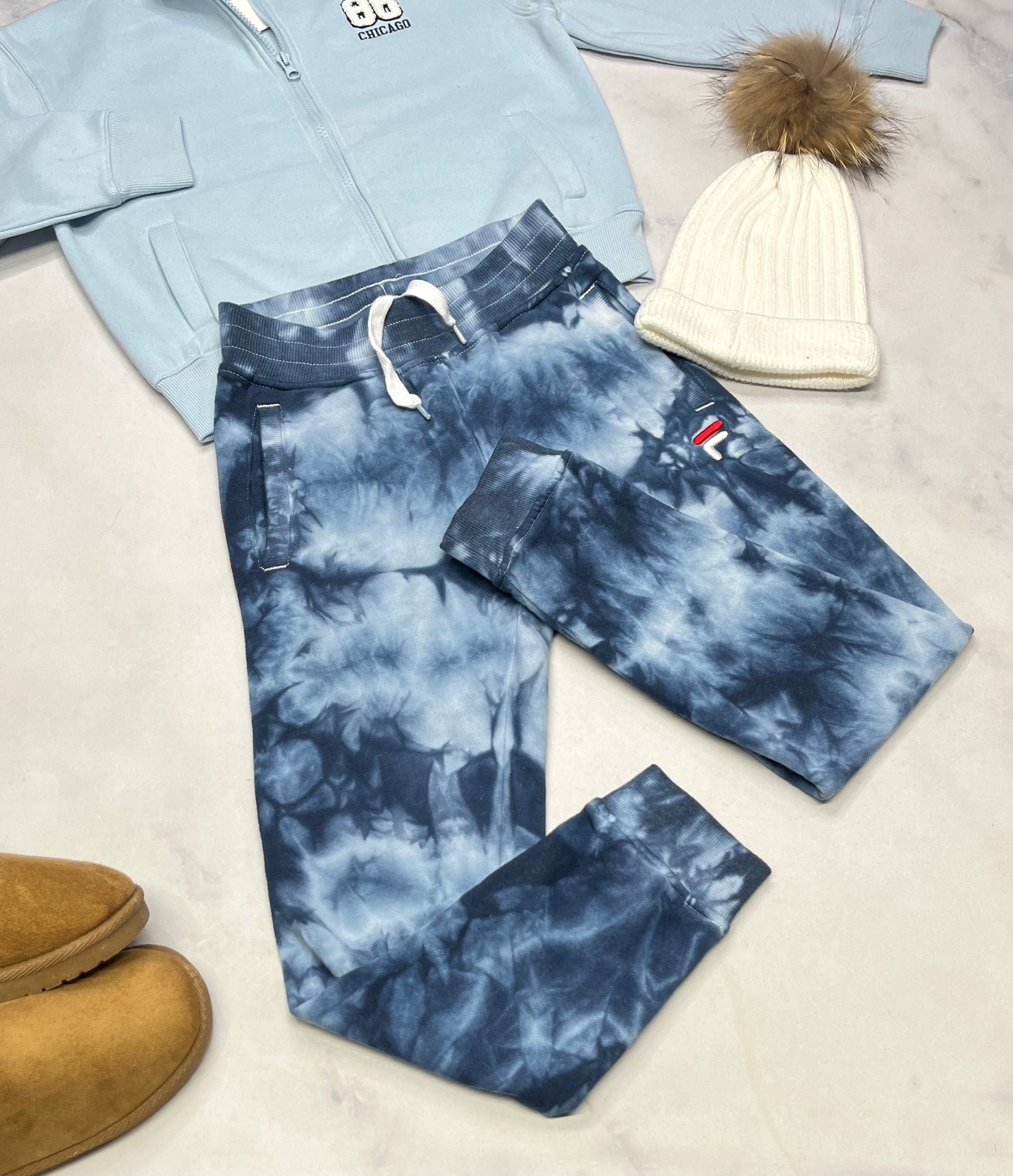 ❄️ Jog. FILA: En ouaté 7-8 ans fille comme neuf !