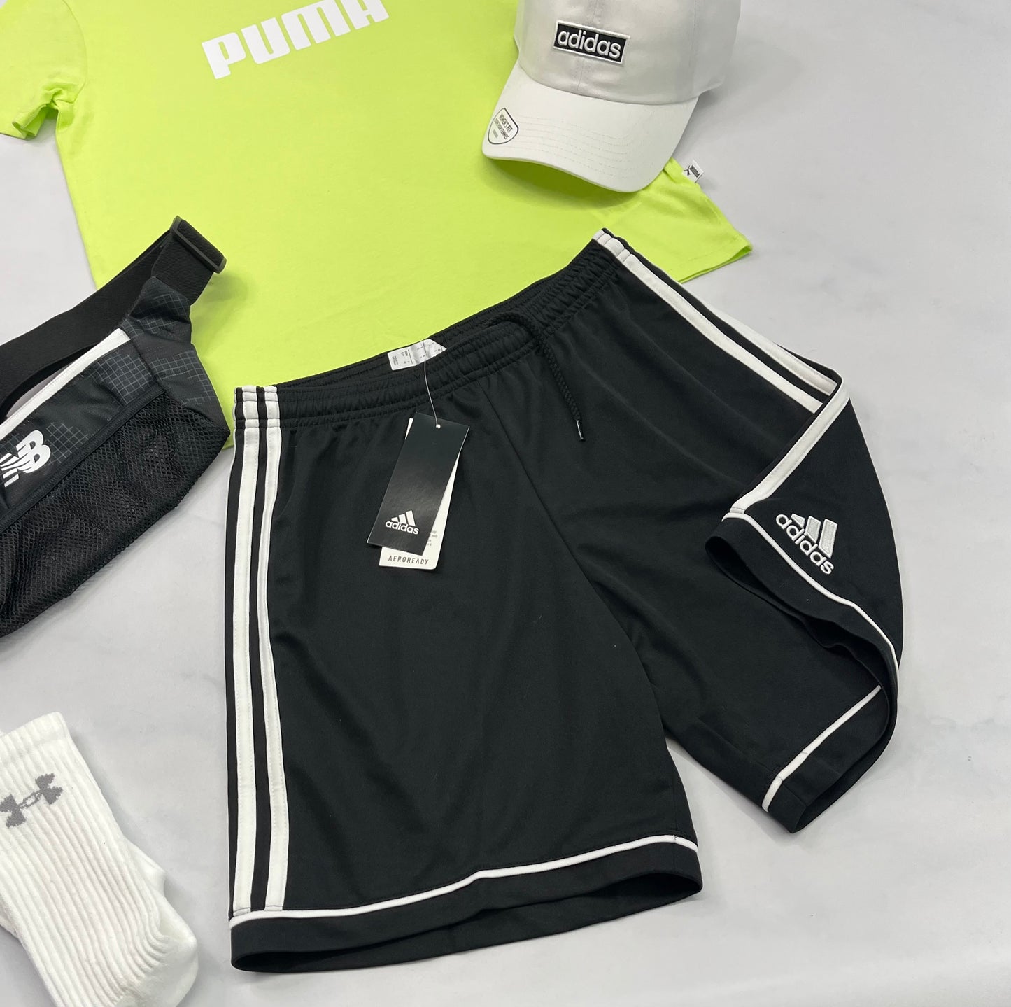 🌴 Short : Adidas en tissu de sport Small femme neuve !