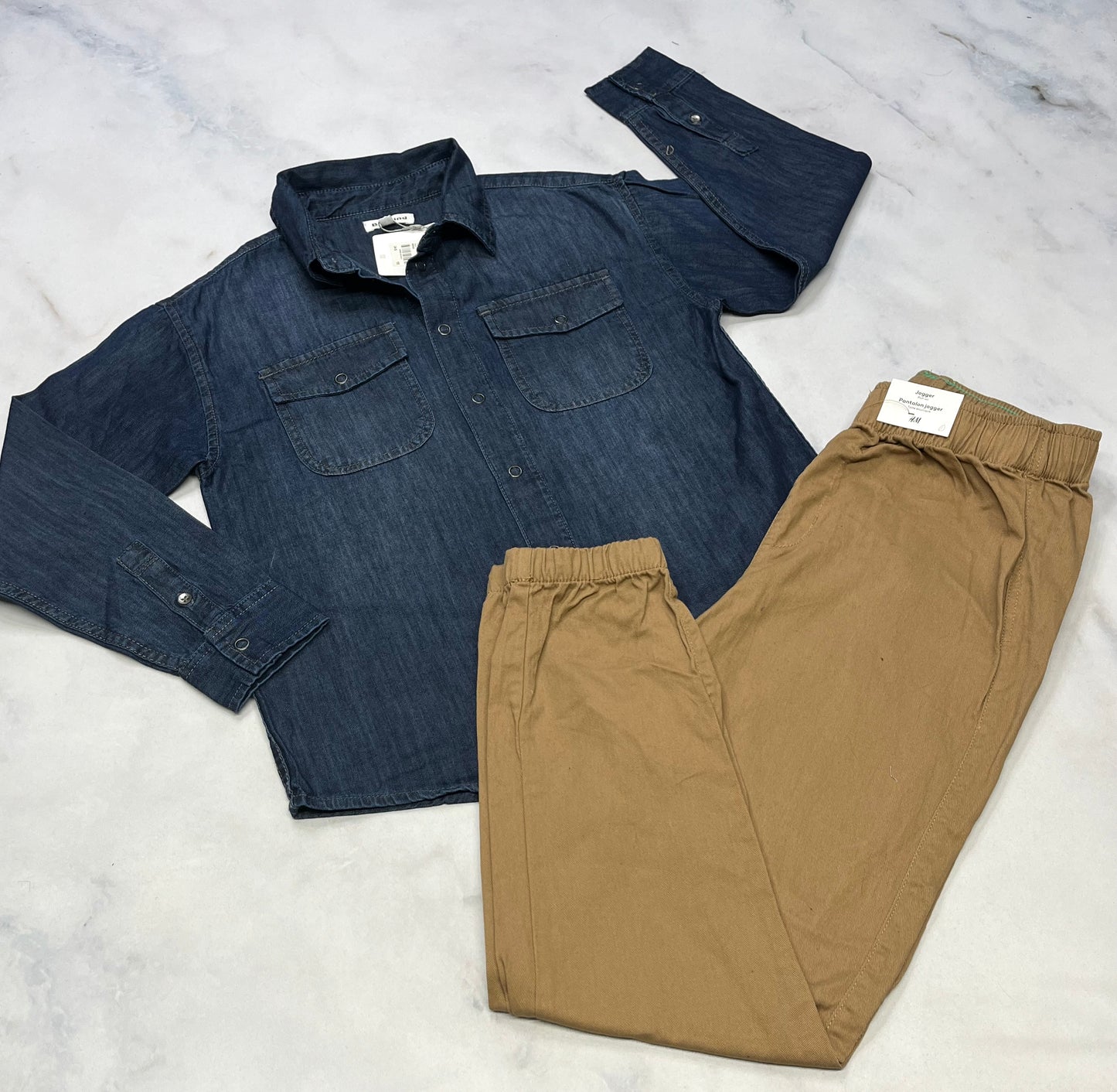 Duo neuf ! Chemise ultra molle en jeans 10 (9-10ans )+ pantalon Tan 9-10 ans neuf!