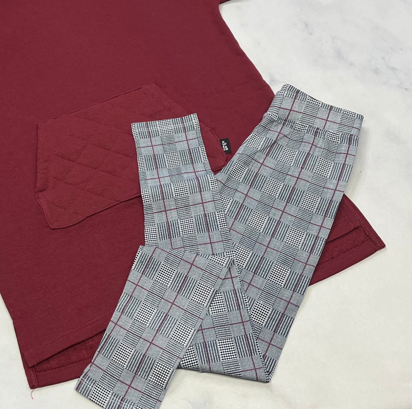 Duo neuf : Robe ouaté bourgogne Surface neuve 8 ans + Leg. 8( 7-8 ans long ) neuf!