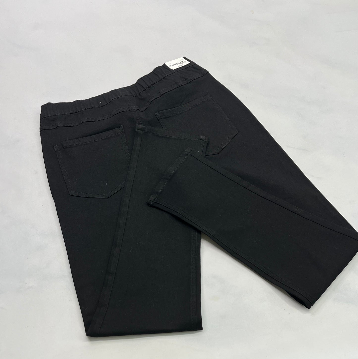 Jeg. Jeans Parasuco : noir neuve ! Stretch et taille élastique . Dispo en Gr 8( fait 6-7 ans femme ) et Gr :10( fait 8 ans femme ) .