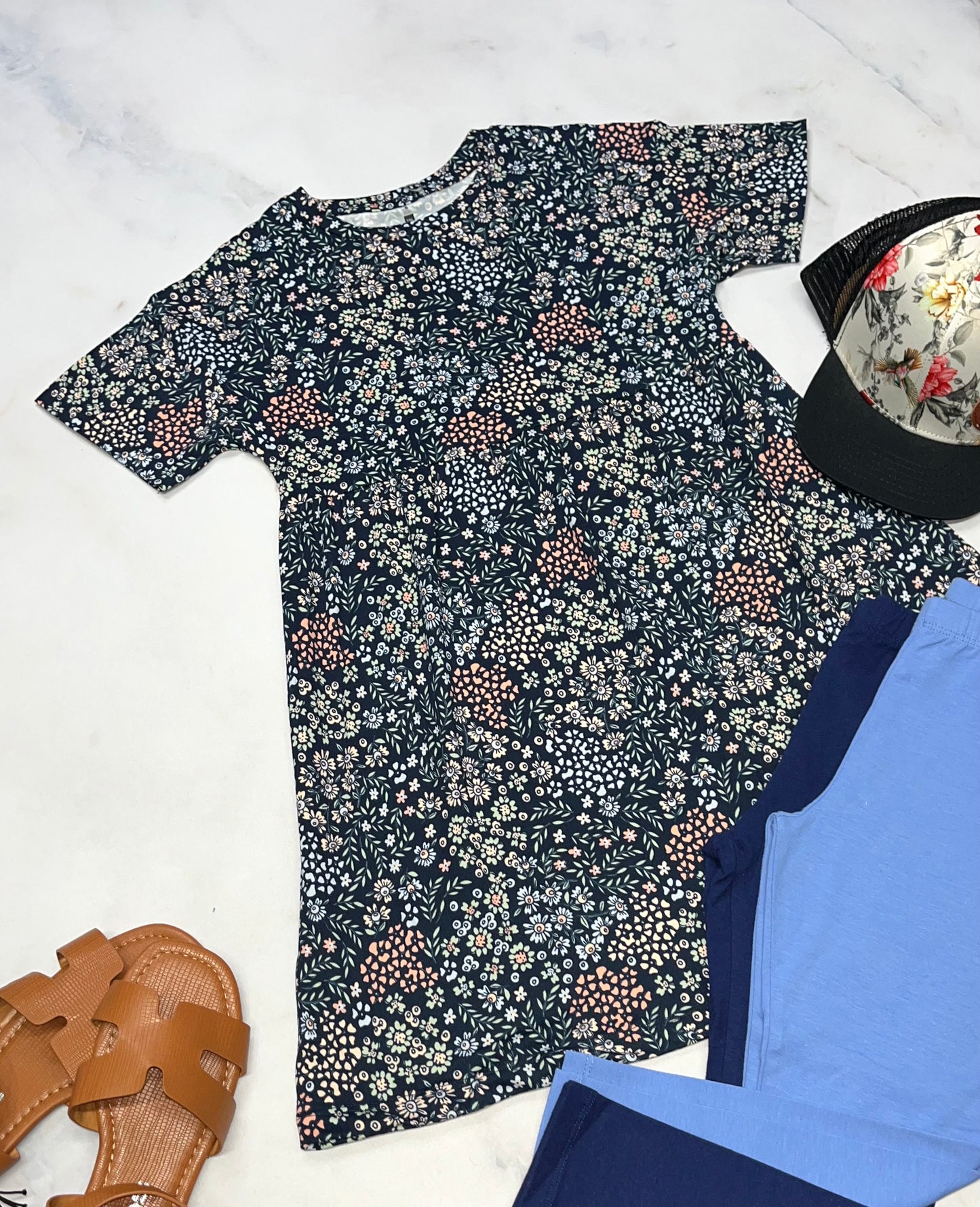 🌸Robe hyper douce et stretch : Tag 8 ans fille neuve . Marine avec mini fleurs couleurs pastel .