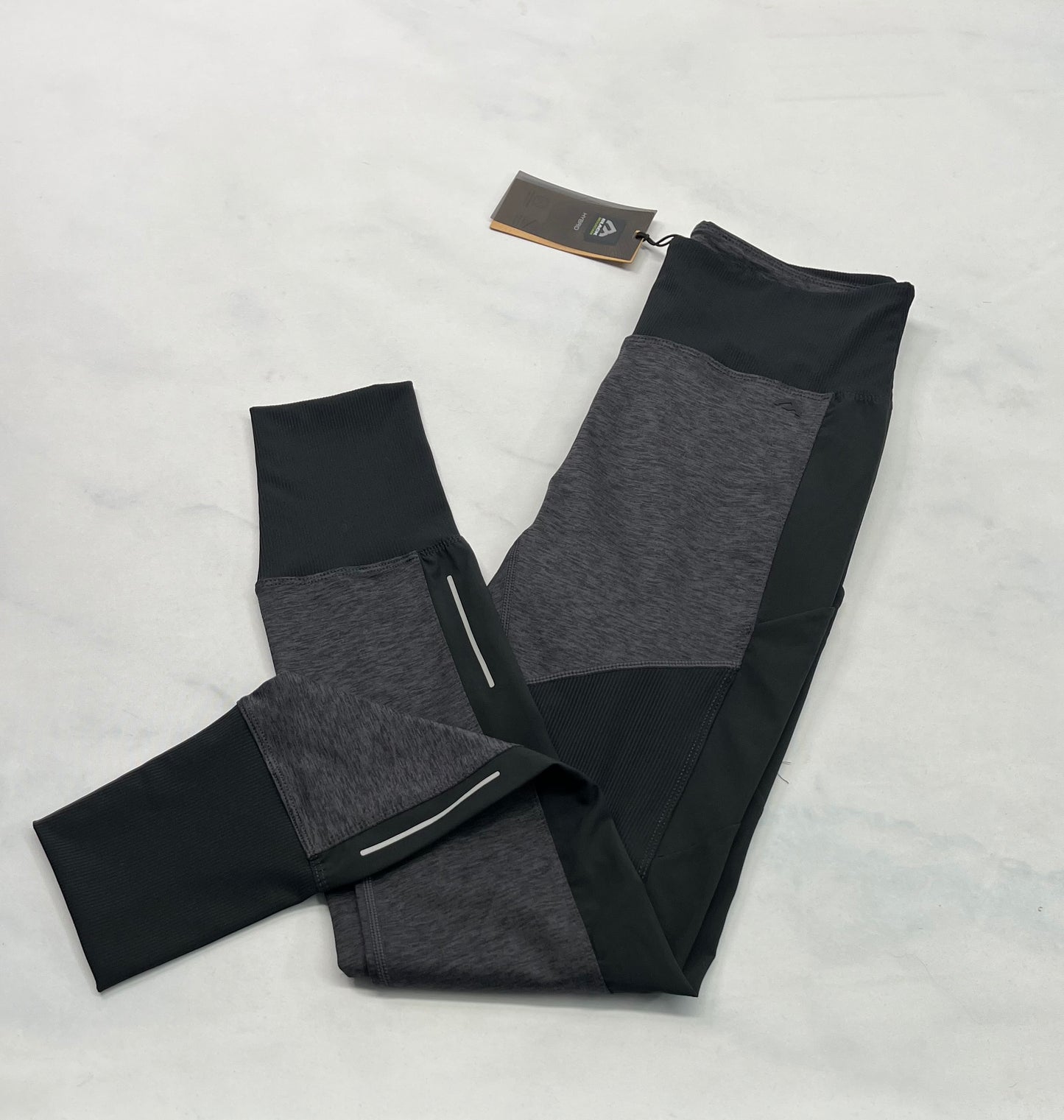 Black Mountain : Skinny sport noir 2 tons . Neuf ! fait XS et fait M/ femme .