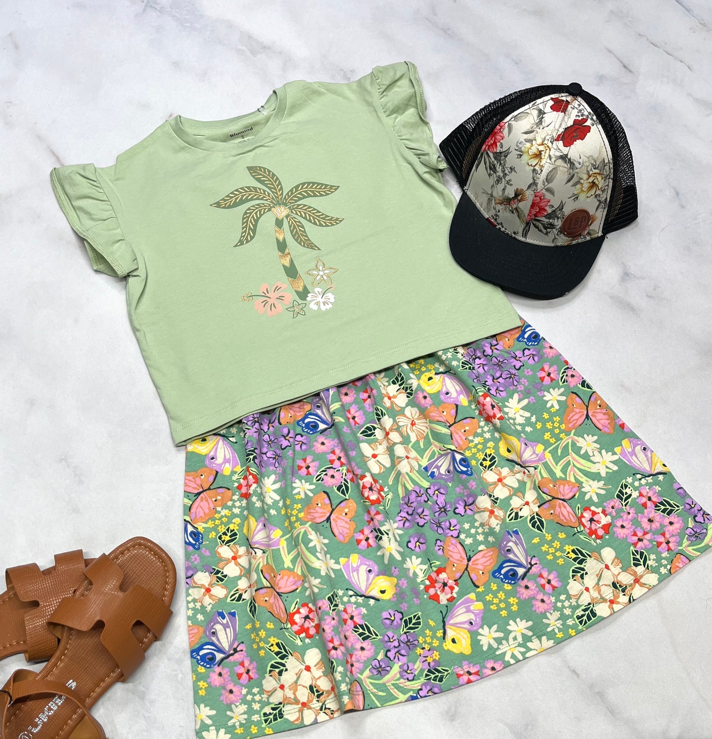🌴 Robe fleurie : 5 ans fille neuve.